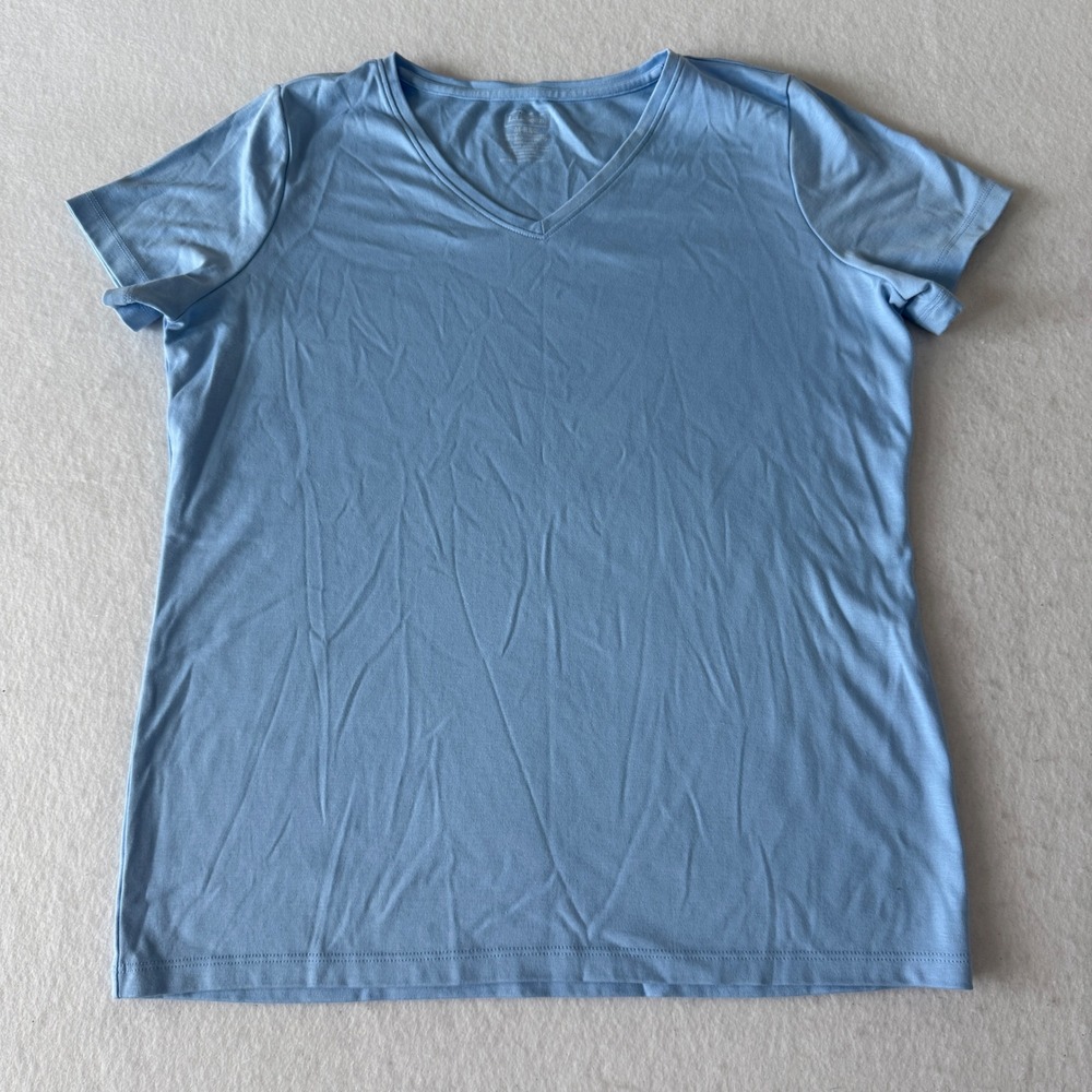 L.L. Bean V-Neck Casual T-Shirt Women Medium Light Blue Supima Cotton 501229